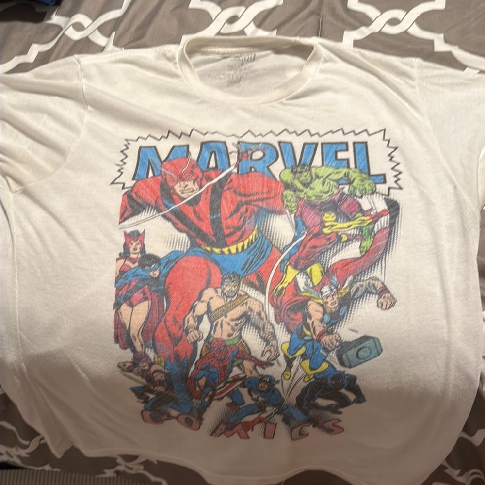 Marvel Superheroes Vintage Graphic Tee - Red, Blue, Green